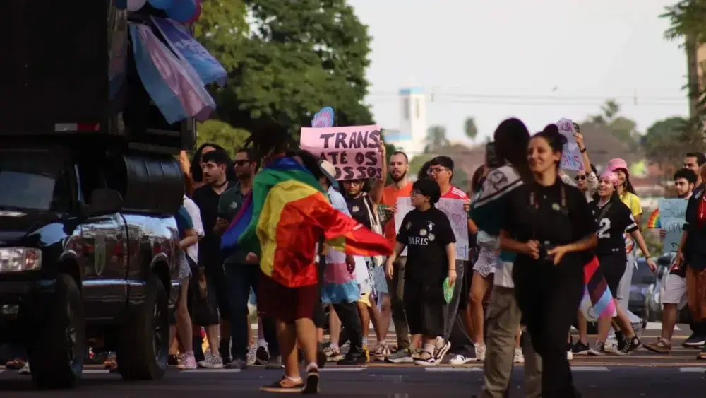 1ª Marcha Trans e Travesti ocupa ruas de Campo Grande