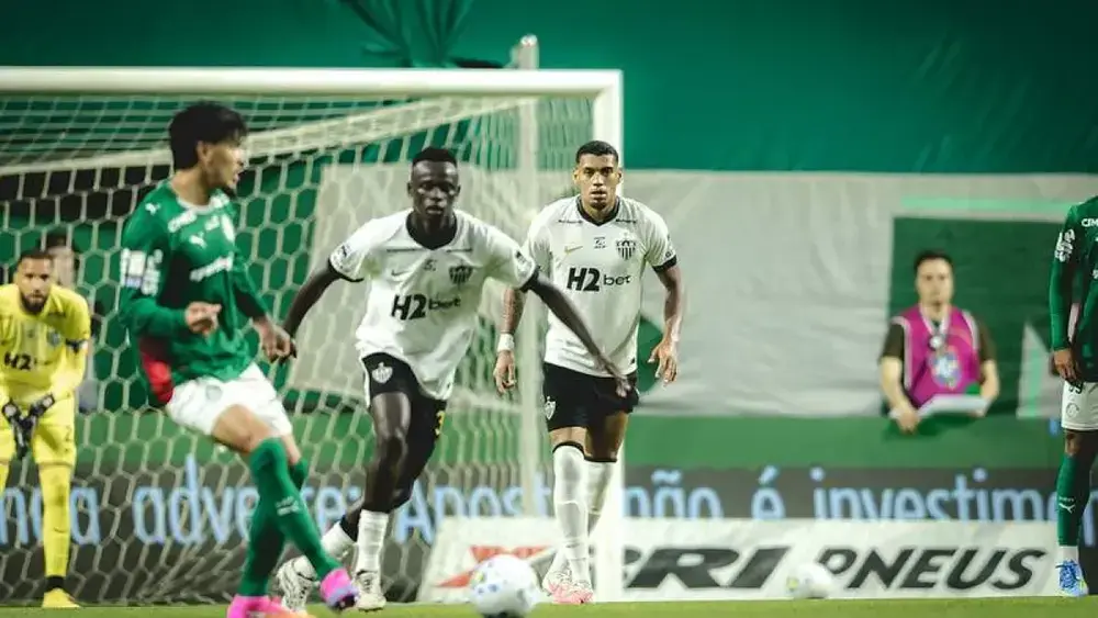 Atlético-MG vence Palmeiras e impede disparada do líder