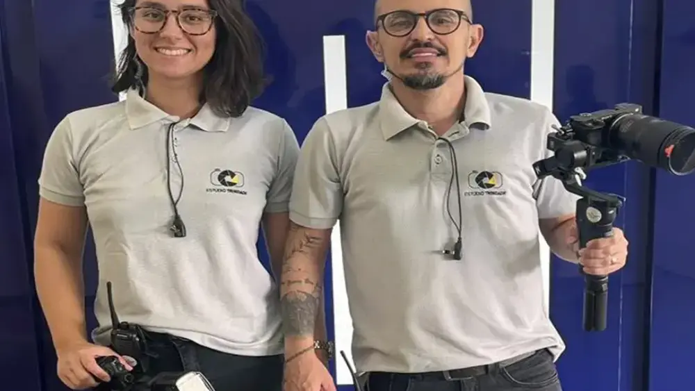 Casal de fotógrafos oferece promoção em julho para casamentos e aniversários