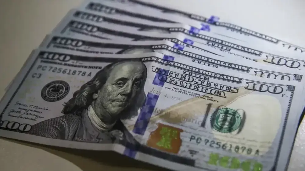 Dólar sobe a R$ 5,08 com tensão no Oriente Médio e tarifa dos EUA