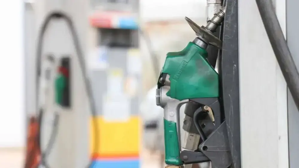 Gasolina com 32% de etanol entra em vigor neste sábado