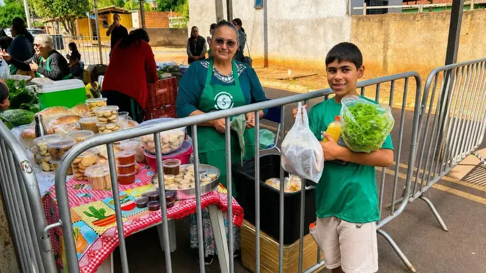 Lixo vira moeda para comprar alimentos em escola de MS
