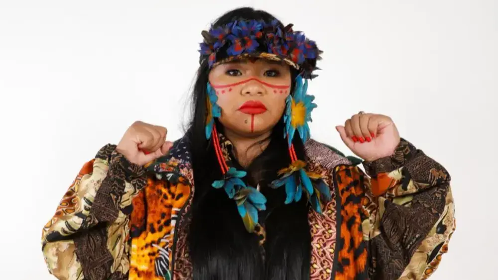 MC Anarandá leva rap indígena e ancestralidade a show intimista