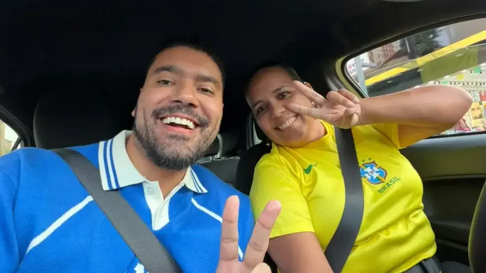 Motoristas de app vivem correria na estreia da Copa