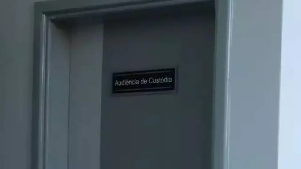 Padrasto é preso por sugerir sexo oral a enteado de 7 anos