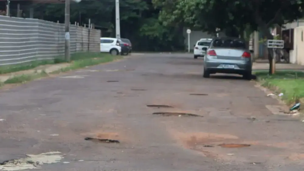 Prefeita anuncia novo contrato e consórcio para tapa-buracos