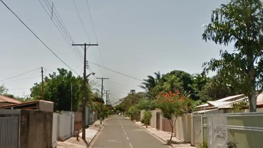 Rapaz invade casa de idosa, resiste à prisão e ameaça policiais