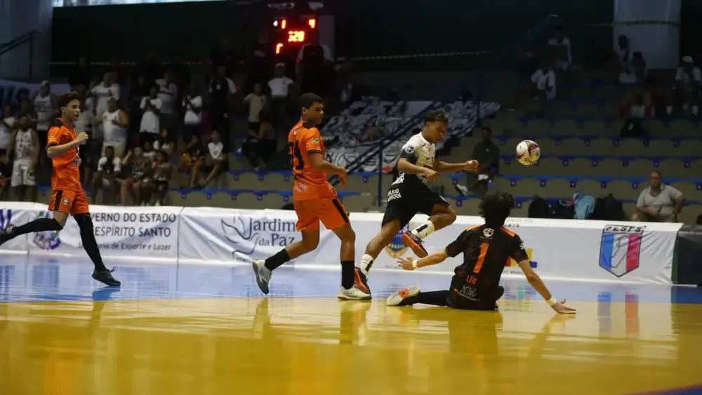 Semifinais da Copa Pelezinho começam com 3 jogos