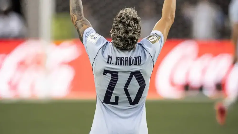 Uruguai empata no fim com Arábia Saudita na estreia